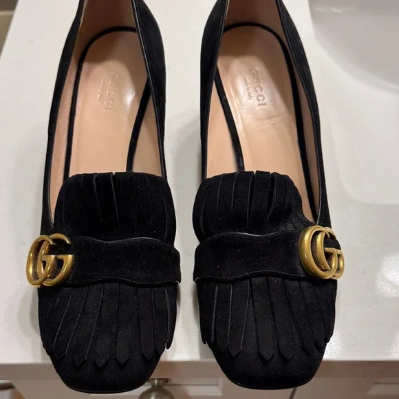Gucci Women's Black Loafers with Gold Detail - Picture 4 of 7